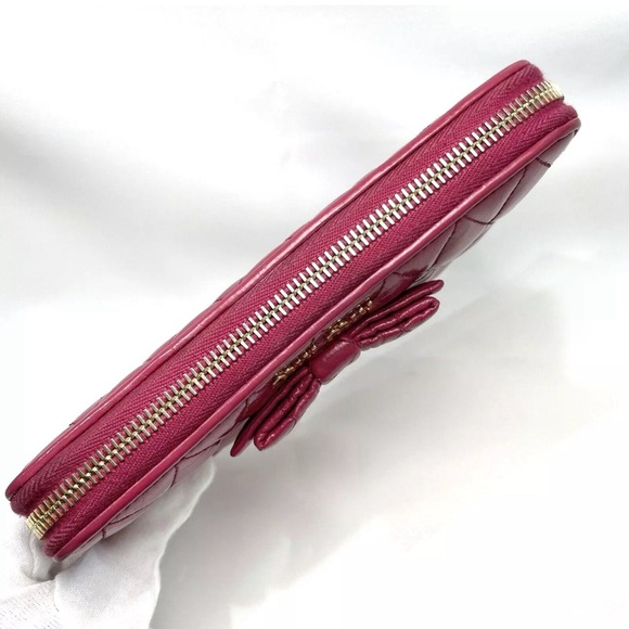 Miu Miu 🇮🇹Quilted Zippy Wallet w/box - Picture 4 of 13